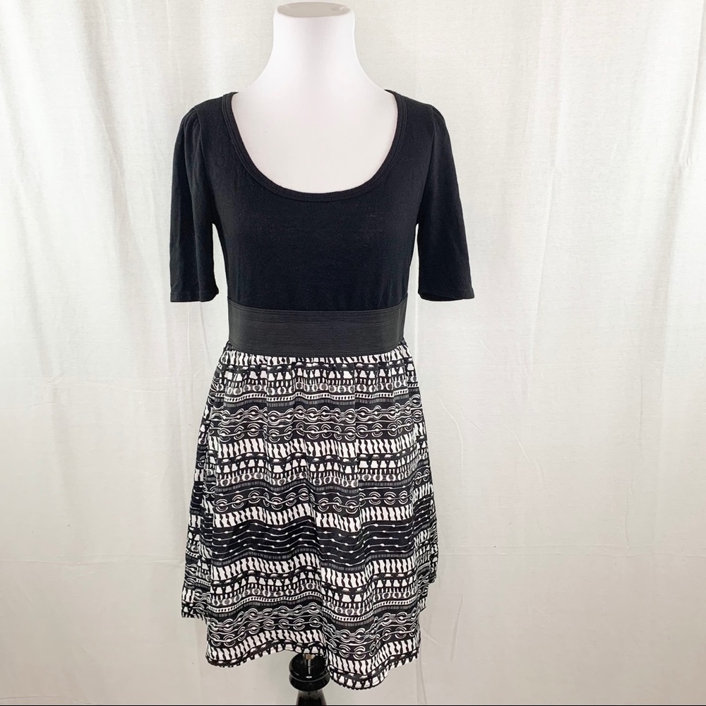 Scott black & white dress Aztec pattern